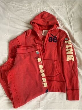 🏷️ [VS PINK] Cherry Red Retro "Go Go Go 86" Sun & Cloud Graphics Lounge Set